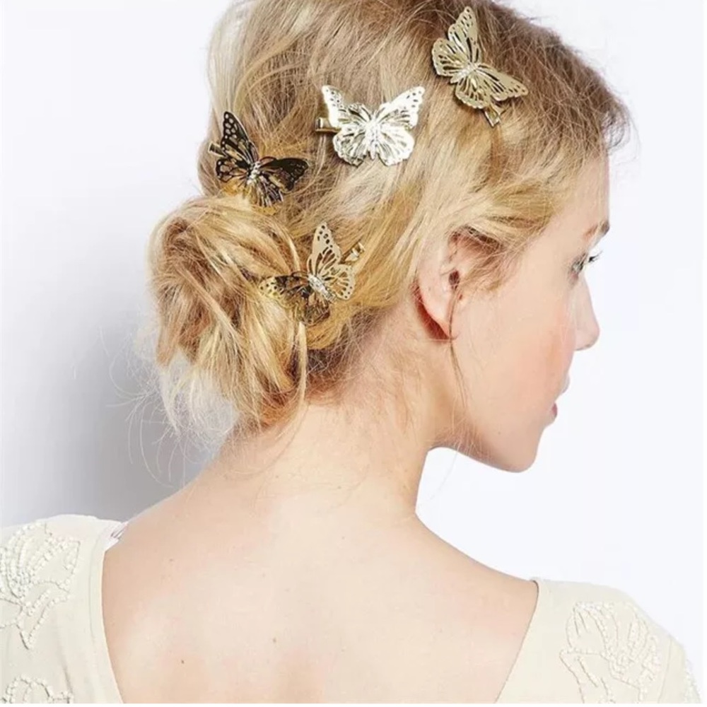🦋The sweetest gold butterfly clips🦋